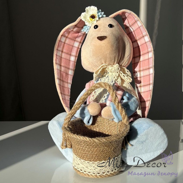 Кролик з кошиком