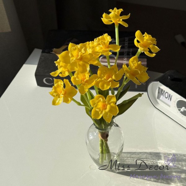Букет нарцисів з латексу 